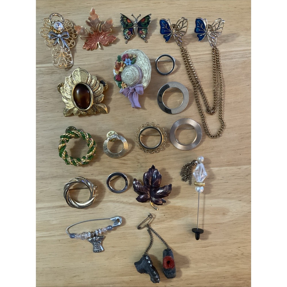 Brooch Lapel Pin Lot Of 18 Various Gold Tone Jewelry Butterfly Wreath Angel